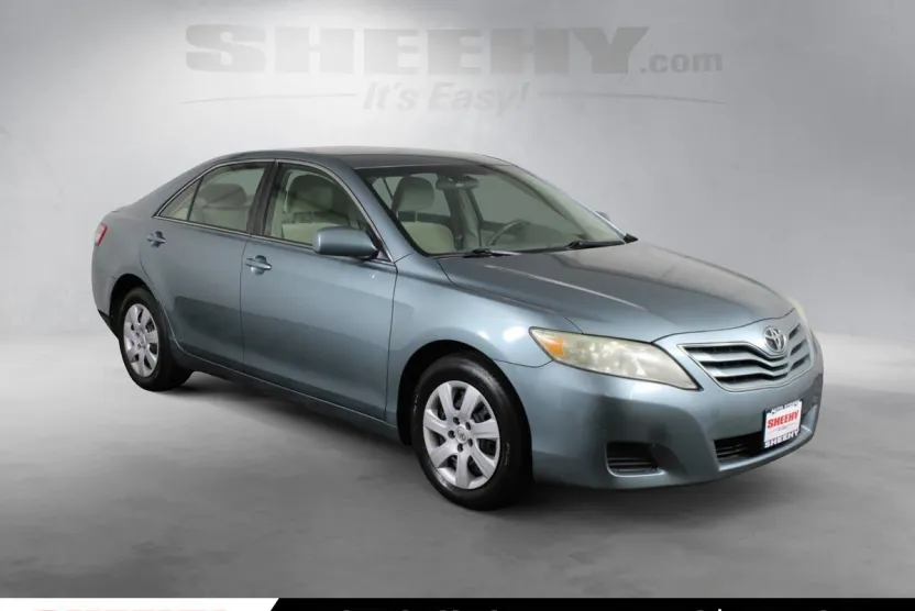 2010 Toyota Camry LE photo 1