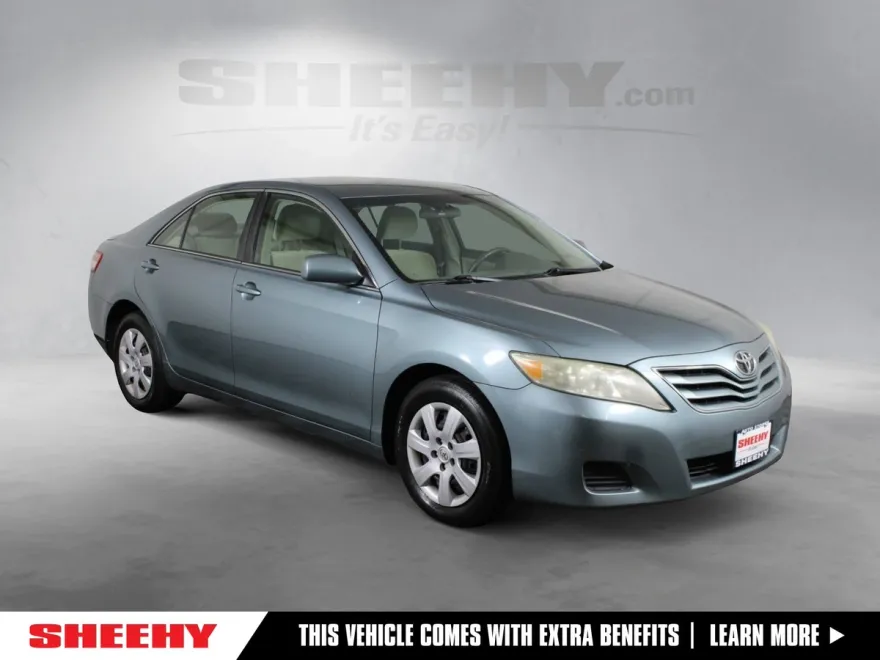 2010 Toyota Camry LE photo 1