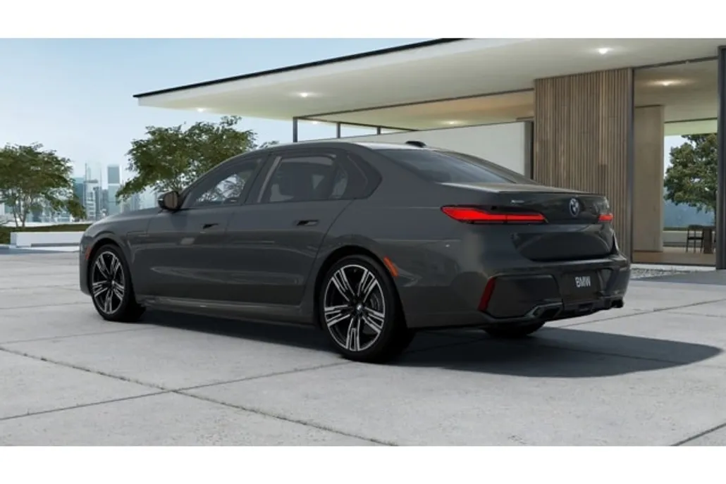 2026 Bmw 750e photo 1