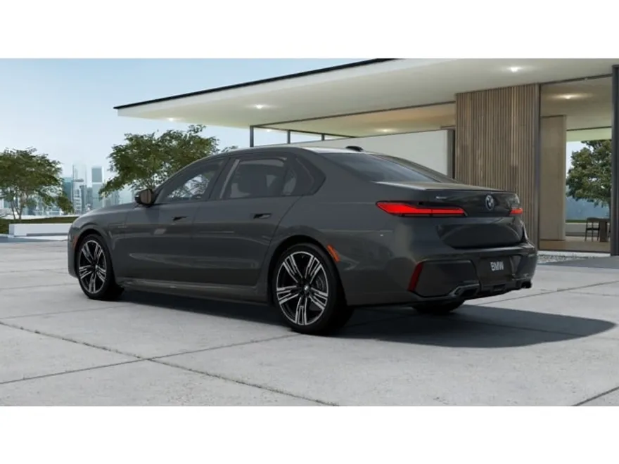 2026 Bmw 750e photo 1