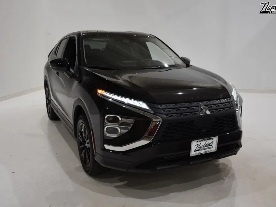 2025 Mitsubishi Eclipse Cross LE photo 1