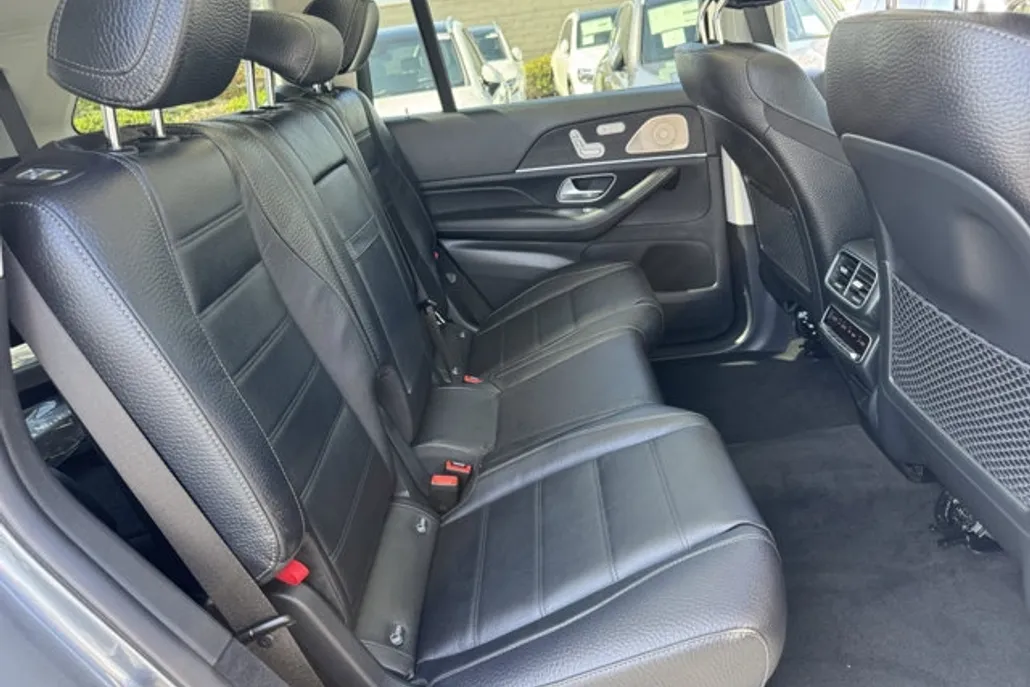 2026 Mercedes Benz GLS 450 4MATIC photo 1