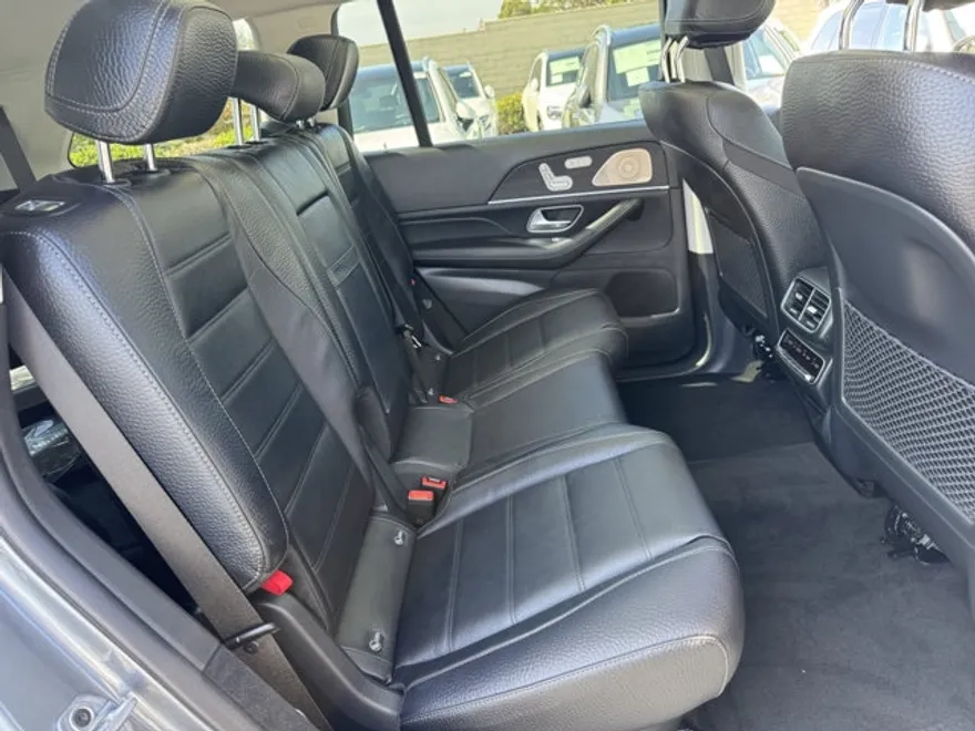 2026 Mercedes Benz GLS 450 4MATIC photo 1