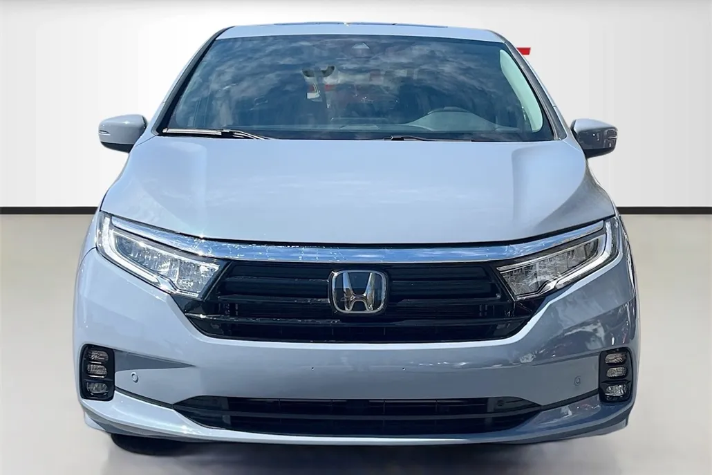 2024 Honda Odyssey Touring photo 1