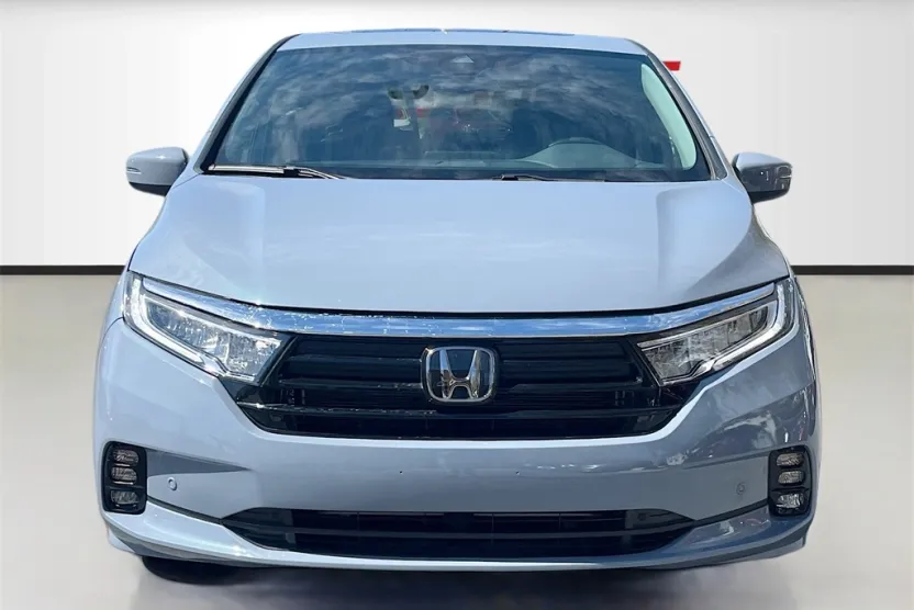 2024 Honda Odyssey Touring photo 1