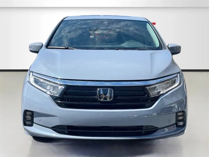 2024 Honda Odyssey Touring photo 1