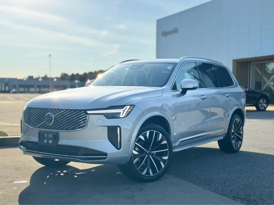 2025 Volvo XC90 B5 Plus photo 1