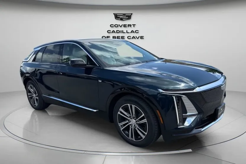 2025 Cadillac Lyriq Luxury photo 1
