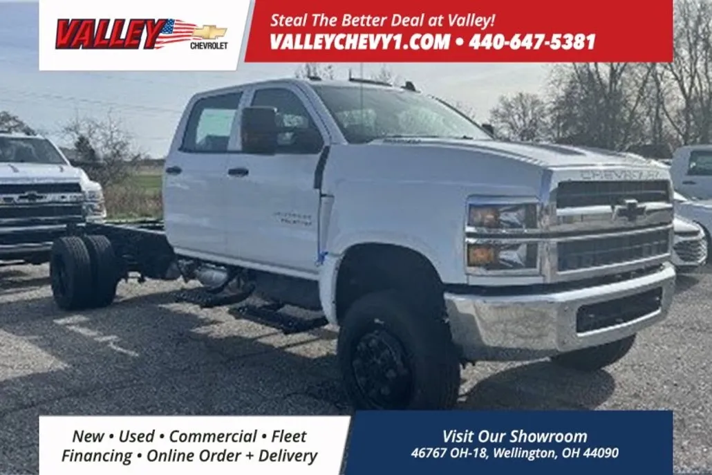 2024 Chevrolet Silverado 5500HD LT photo 1