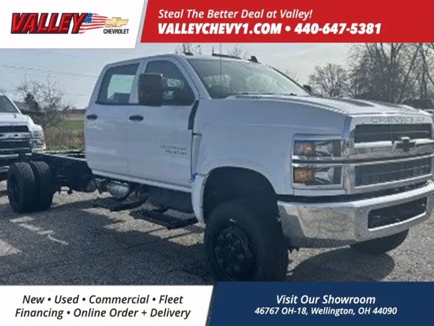 2024 Chevrolet Silverado 5500HD LT photo 1