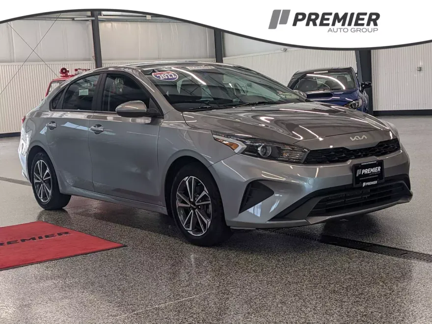2022 Kia Forte LXS photo 1