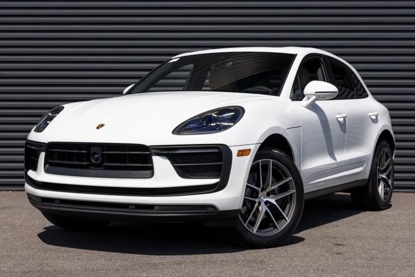 2025 Porsche Macan T photo 1