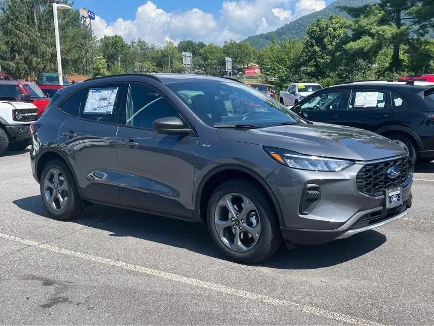 2025 Ford Escape ST-Line photo 1