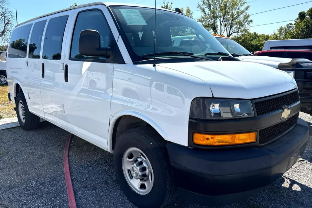 2019 Chevrolet Express LS 3500 photo 1