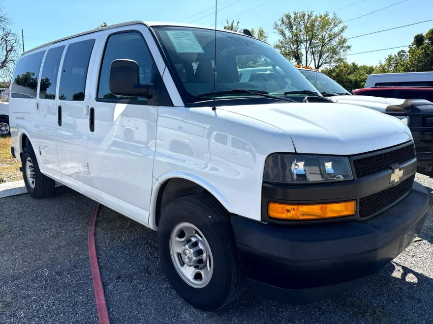 2019 Chevrolet Express LS 3500 photo 1
