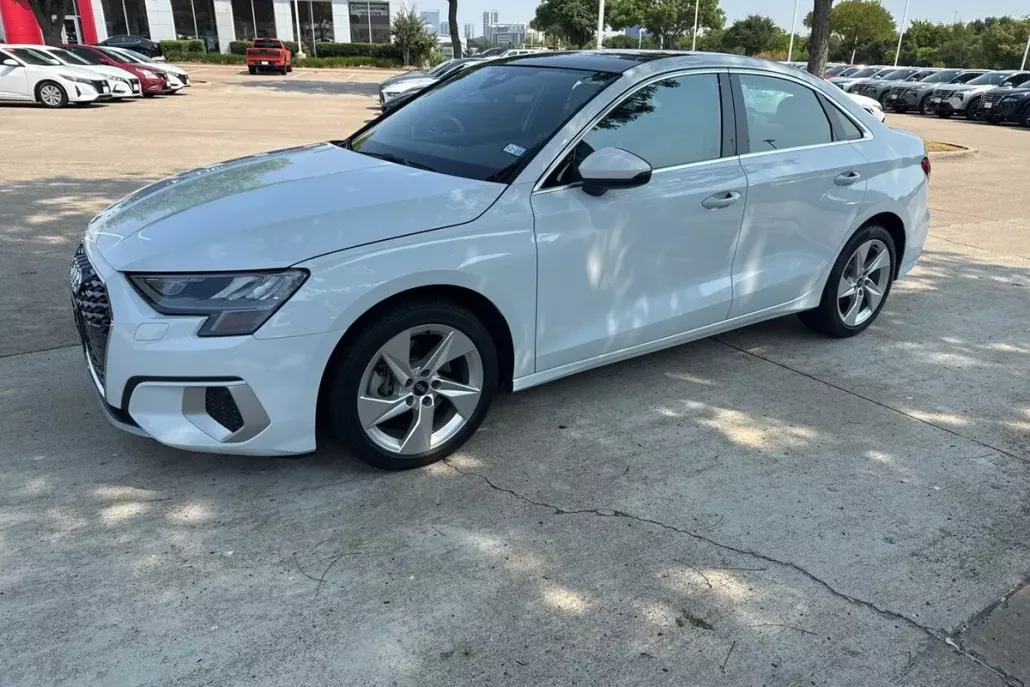 2022 Audi A3 40 Premium photo 1