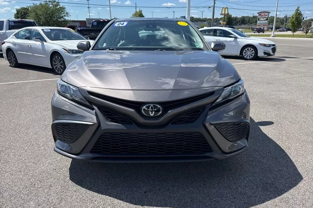 2024 Toyota Camry SE photo 1