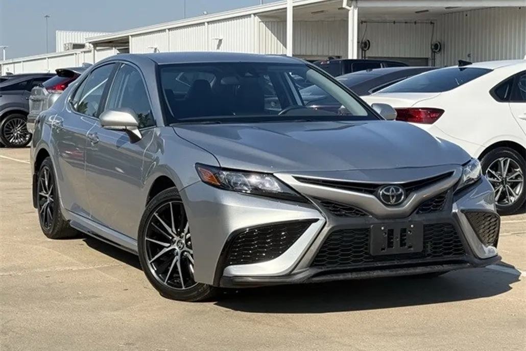 2024 Toyota Camry SE photo 1