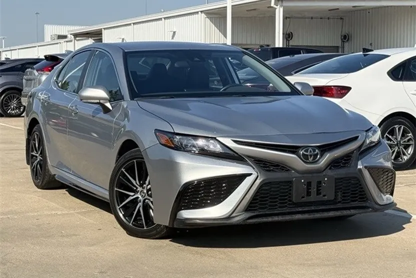 2024 Toyota Camry SE photo 1