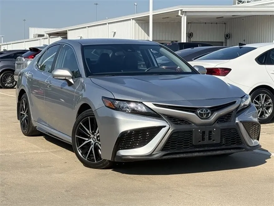2024 Toyota Camry SE photo 1