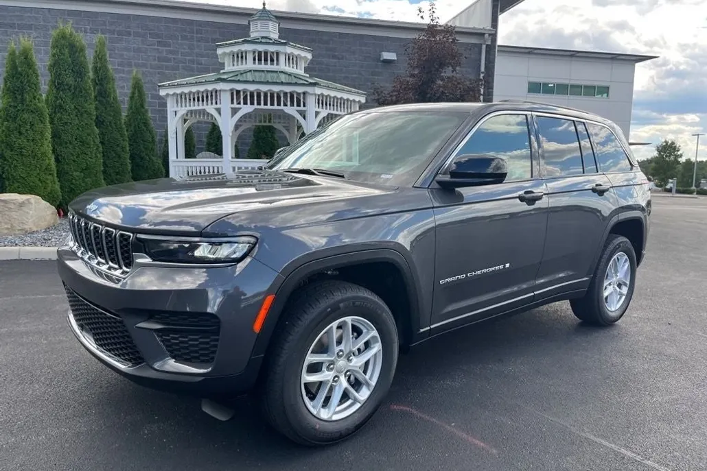 2025 Jeep Grand Cherokee Laredo X photo 1