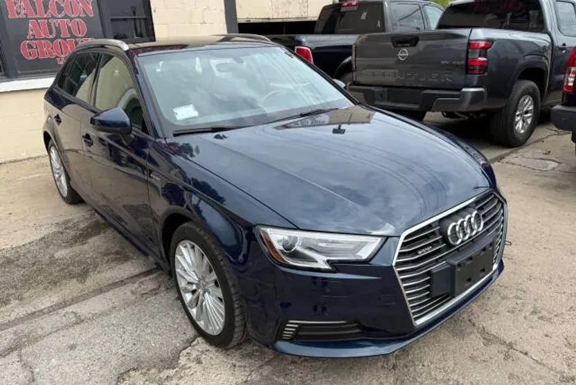 2018 Audi A3 E-tron Premium photo 1
