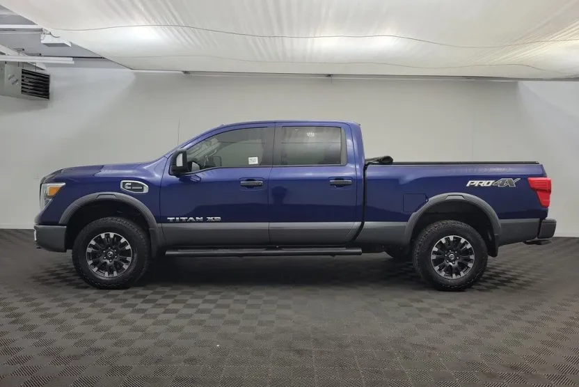 2017 Nissan Titan PRO-4X photo 1