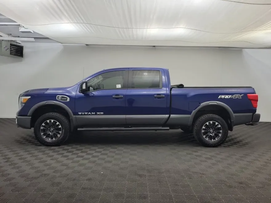 2017 Nissan Titan PRO-4X photo 1