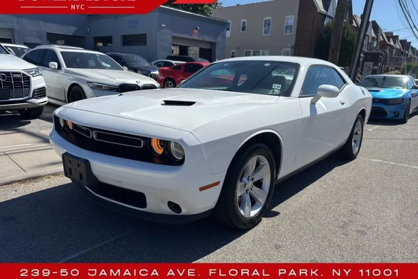 2023 Dodge Challenger SXT photo 1