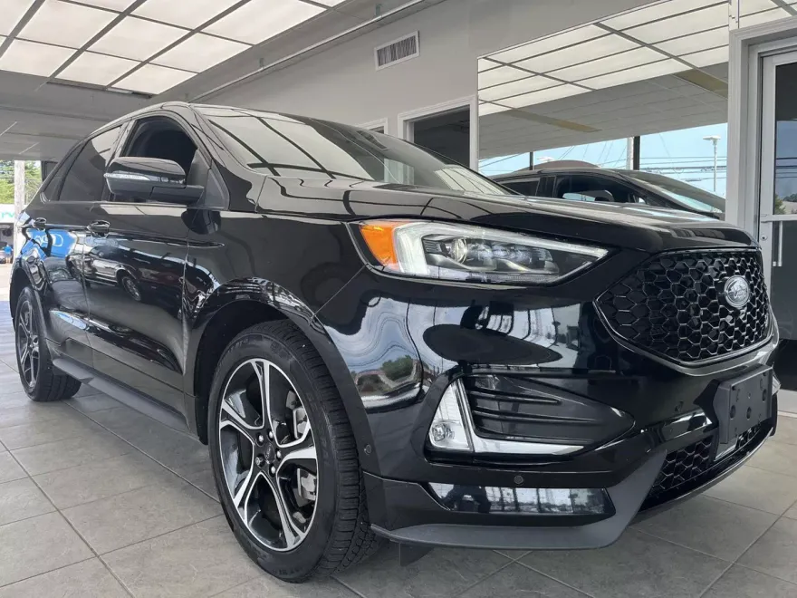 2022 Ford Edge ST photo 1