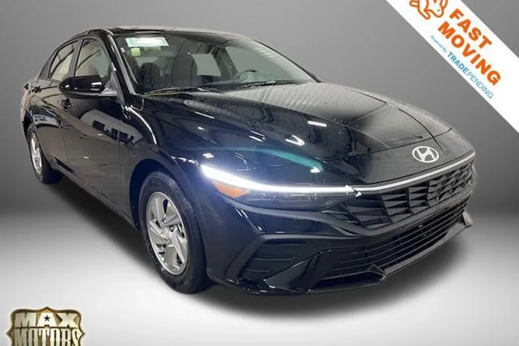 2025 Hyundai Elantra SE photo 1