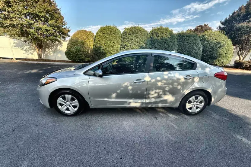 2016 Kia Forte LX photo 1