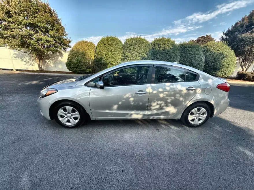 2016 Kia Forte LX photo 1