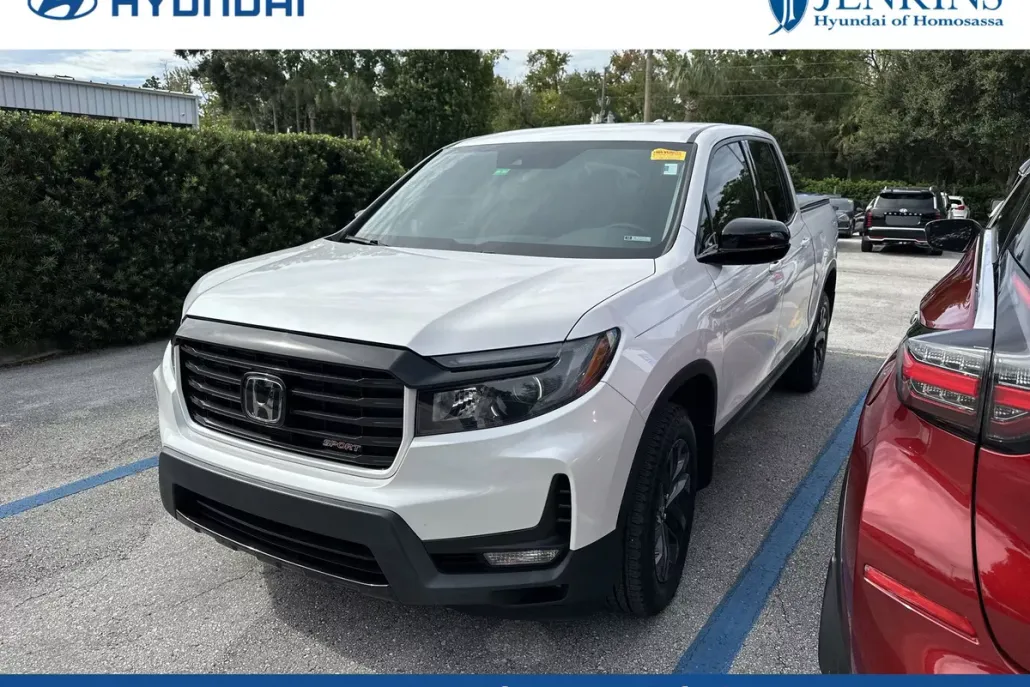 2023 Honda Ridgeline Sport photo 1