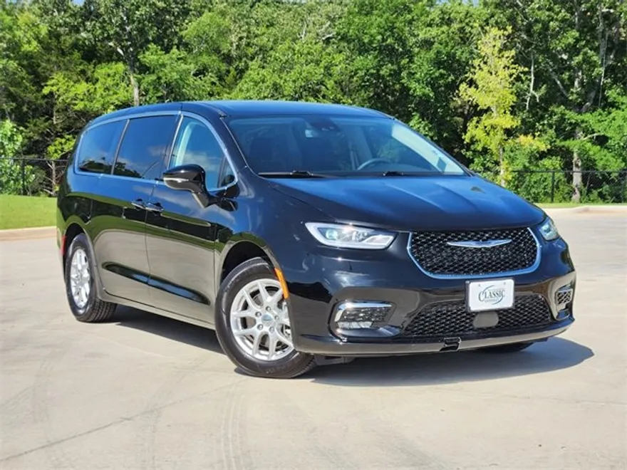 2024 Chrysler Pacifica Touring L photo 1
