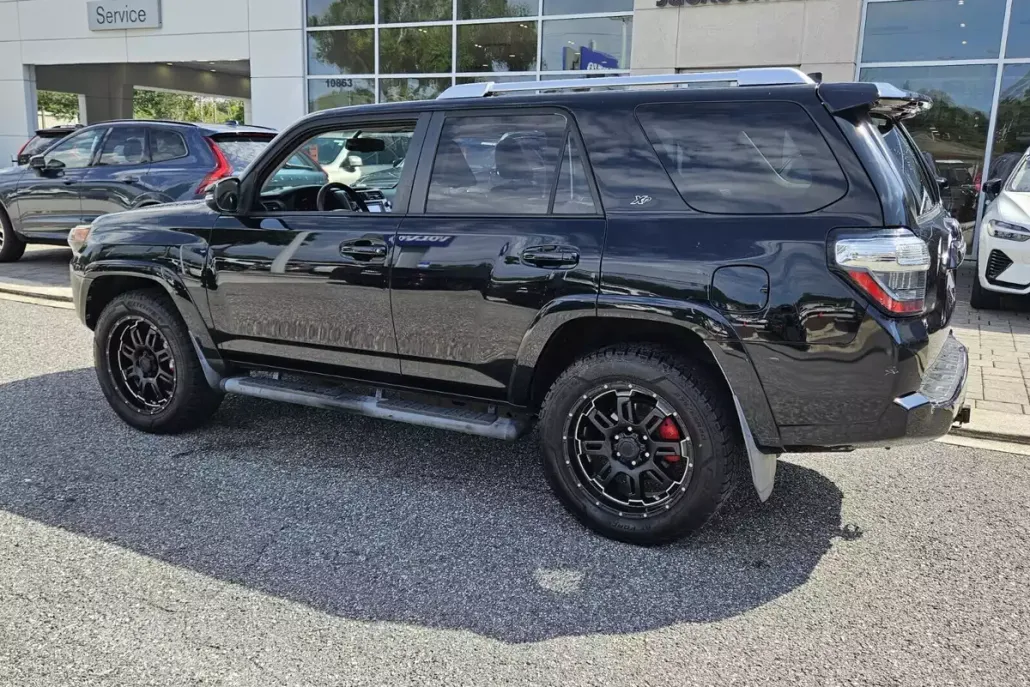 2016 Toyota 4Runner SR5 photo 1