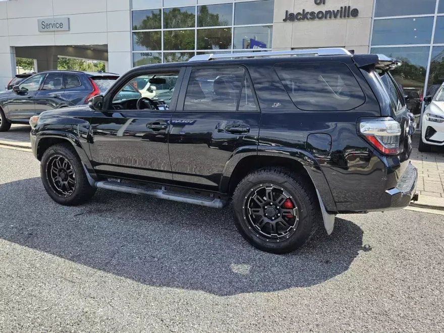 2016 Toyota 4Runner SR5 photo 1