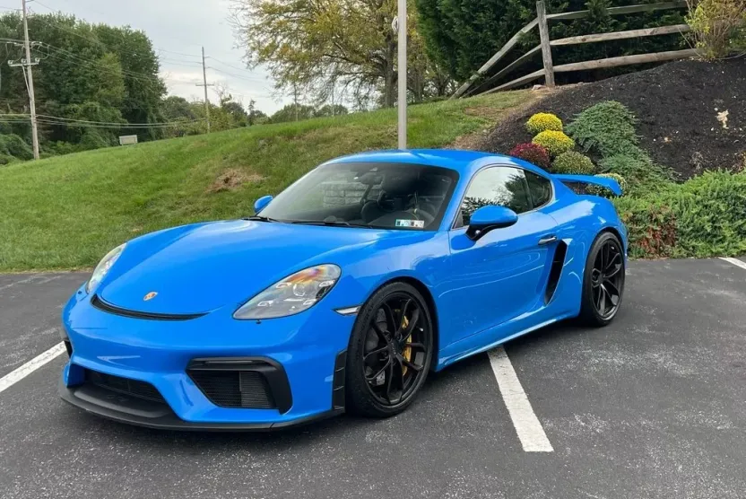 2022 Porsche Cayman GT4 photo 1