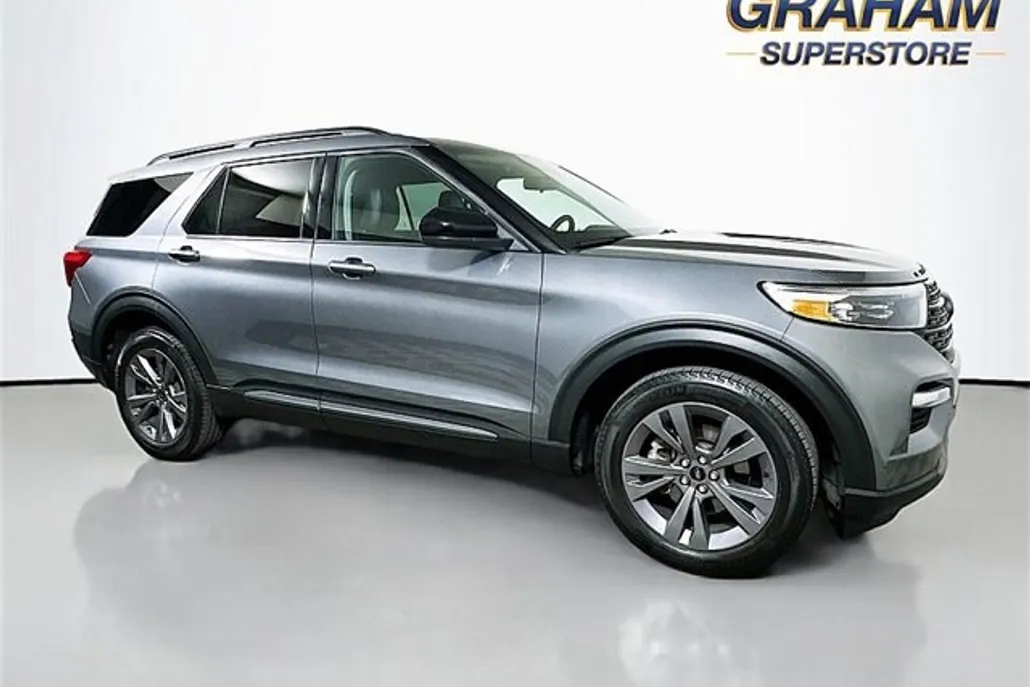 2022 Ford Explorer XLT photo 1