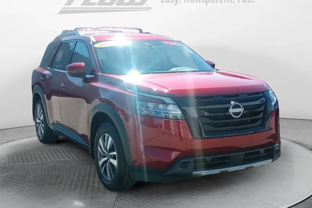 2024 Nissan Pathfinder SL photo 1