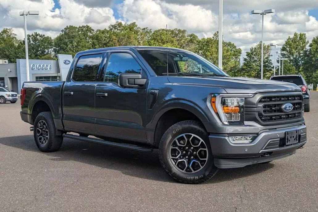 2023 Ford F-150 XLT photo 1