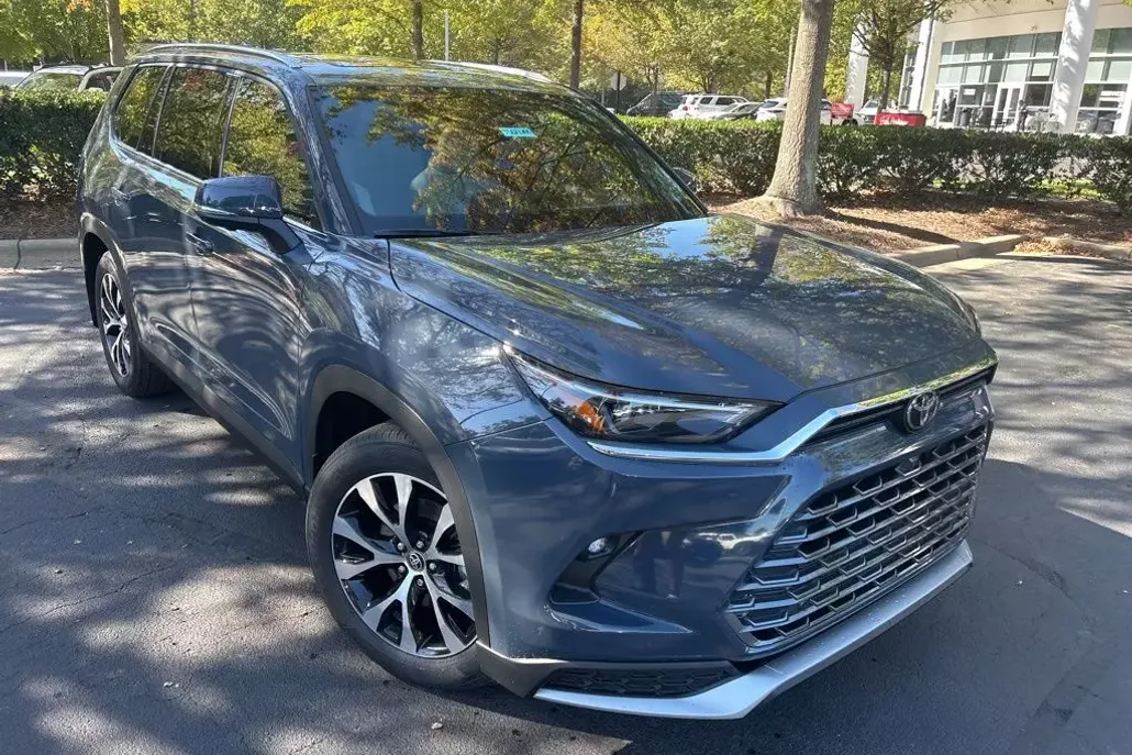 2026 Toyota Highlander Hybrid Limited photo 1