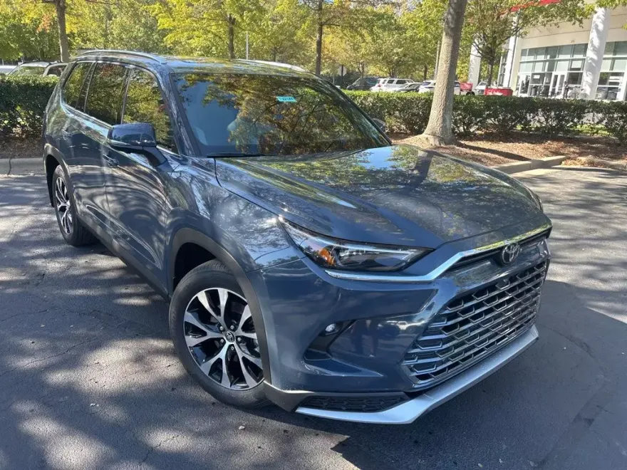 2026 Toyota Highlander Hybrid Limited photo 1