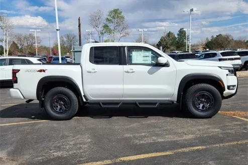 2025 Nissan Frontier PRO-4X photo 2