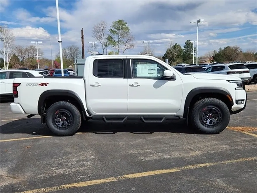 2025 Nissan Frontier PRO-4X photo 2