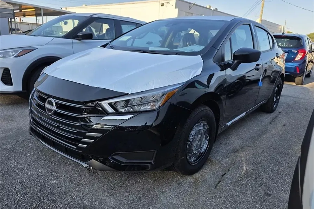 2025 Nissan Versa 1.6 S photo 1