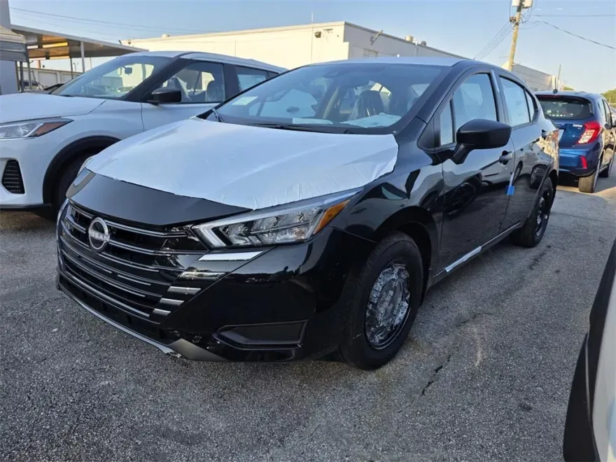 2025 Nissan Versa 1.6 S photo 1