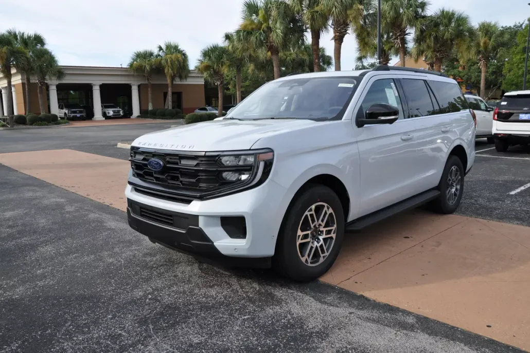 2025 Ford Expedition photo 1