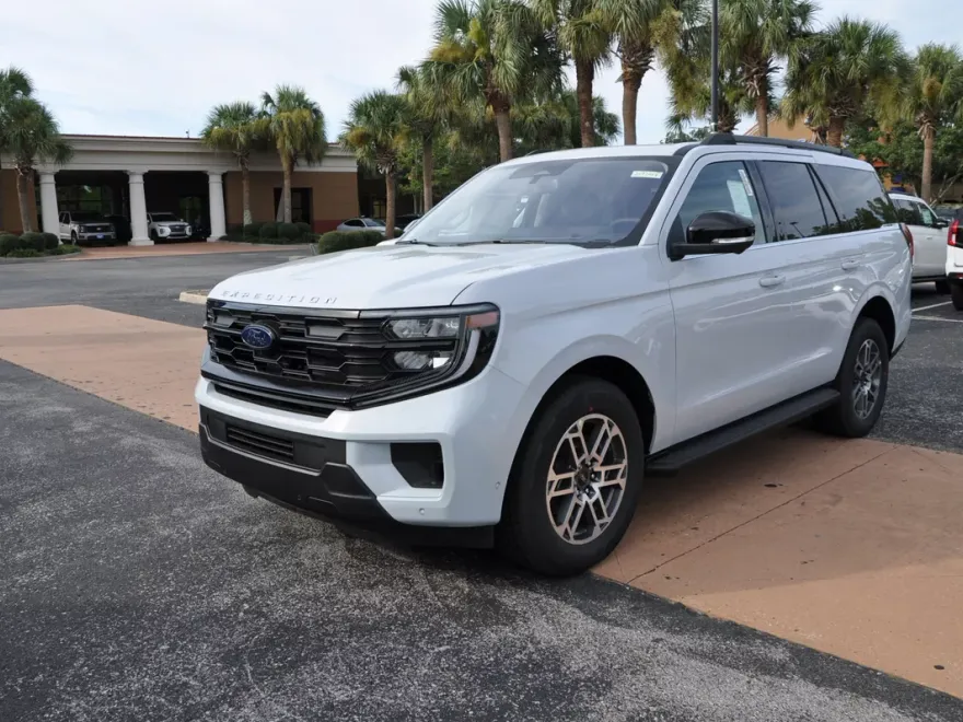 2025 Ford Expedition photo 1