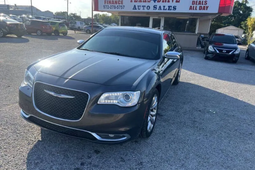 2018 Chrysler 300 Limited photo 1